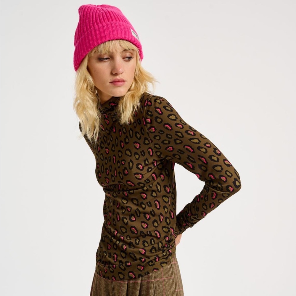 Essential Antwerp Trekking Green Leopard Print Turtleneck Top - Picture 5 of 13